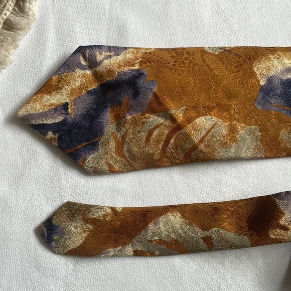 Moore’s “Very” 1980’s floral pattern Silk tie - Picture 3 of 9